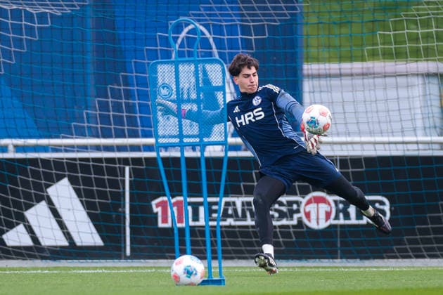 24 03 2026, Soccer, Training of FC Schalke 04 Goalkeeper Nick Bodon FC Schalke 04 Gelsenkirchen Training ground FC Schalke 04 NRW Germany xRHR PHOTO YYx Copyright: RHR-FOTOx RHR-FOTO YY