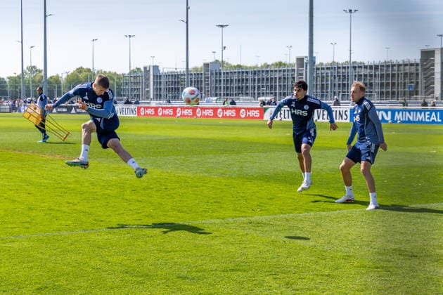 24 04 2026, Football, Training of FC Schalke 04 v l Felipe Sanchez FC Schalke 04 Mertcan Ayhan FC Schalke 04 , Timo Becker FC Schalke 04 Gelsenkirchen Training ground FC Schalke 04 NRW Germany xRHR PHOTO YYx Copyright: RHR-FOTOx RHR-FOTO YY
