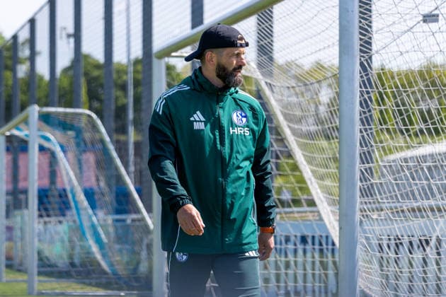 24 04 2026, Football, Training of FC Schalke 04 Coach Miron Muslic FC Schalke 04 Gelsenkirchen Training ground FC Schalke 04 NRW Germany xRHR PHOTO YYx Copyright: RHR-FOTOx RHR-FOTO YY