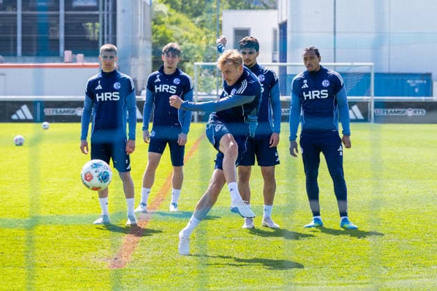 24 04 2026, Football, Training of FC Schalke 04 f l Felipe Sanchez FC Schalke 04 , Max Grüger FC Schalke 04 , Timo Becker FC Schalke 04 , Mertcan Ayhan FC Schalke 04 , Anton Donkor FC Schalke 04 Gelsenkirchen Training ground FC Schalke 04 NRW Germany xRHR PHOTO YYx Copyright: RHR-FOTOx RHR-FOTO YY