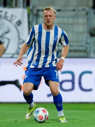 Isac Lidberg SV Darmstadt 98 controls the ball, 2 Bundesliga, SV Darmstadt 98 v SV 07 Elversberg, Merck Stadion am Böllenfalltor on April 25, 2026 in Darmstadt, Germany Photo by Marco Steinbrenner DeFodi Images Isac Lidberg SV Darmstadt 98 controls the ball, 2 Bundesliga, SV Darmstadt 98 v SV 07 Elversberg, Merck Stadion am Böllenfalltor, April 25, 2026 in Darmstadt, Germany Photo by Marco Steinbrenner DeFodi Images