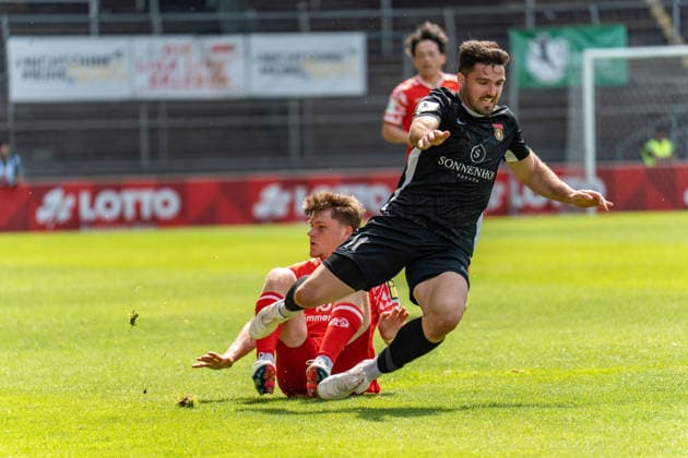 02 05 2026, xdaymx, Fussball Regionalliga Suedwest, FSV Mainz 05 U23 SG Sonnenhof Grossaspach Michael Kleinschrodt SG Sonnenhof Großaßbach is straddled by Jason Amann Mainz 05 U23 DFL DFB REGULATIONS PROHIBIT ANY USE OF PHOTOGRAPHS as IMAGE SEQUENCES and or QUASI VIDEO Mainz