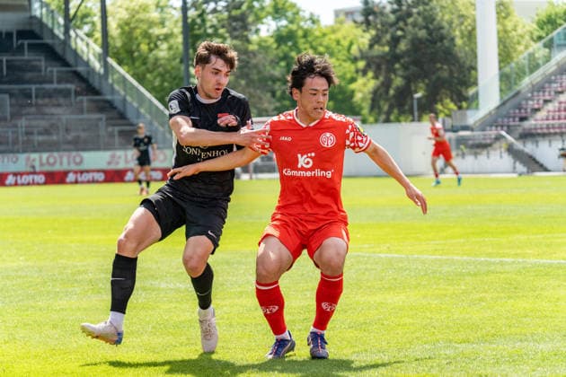 02 05 2026, xdaymx, Fußball Regionalliga Suedwest, FSV Mainz 05 U23 SG Sonnenhof Grossaspach Jan Rahn SG Sonnenhof Großaßbach in duel with Taiyu Yamasaki Mainz 05 U23 DFL DFB REGULATIONS PROHIBIT ANY USE OF PHOTOGRAPHS as IMAGE SEQUENCES and or QUASI VIDEO Mainz