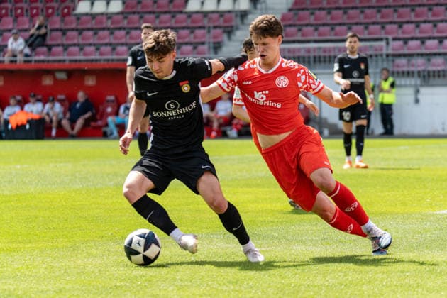 02 05 2026, xdaymx, Fußball Regionalliga Suedwest, FSV Mainz 05 U23 SG Sonnenhof Grossaspach Jan Rahn SG Sonnenhof Großaßbach in duel with Daniel Gleiber Mainz 05 U23 DFL DFB REGULATIONS PROHIBIT ANY USE OF PHOTOGRAPHS as IMAGE SEQUENCES and or QUASI VIDEO Mainz
