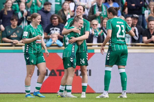 from left Sarah Gutmann SV Werder Bremen, 32 , goal scorer Sarah Ernst SV Werder Bremen, 26 , Lara Schmidt SV Werder Bremen, 24 and Hanna Nemeth SV Werder Bremen, 23 with goal celebration, cheering, jubilant, optimistic, game scene, highlight, joy about the goal for 6 0, THE DFB REGULATIONS PROHIBIT ANY USE OF PHOTOGRAPHS AS IMAGE SEQUENCES AND OR QUASI VIDEO , 10 05 2026, Bremen Germany , Football, Google Pixel Womens Bundesliga, SV Werder Bremen FC Carl Zeiss Jena xobx