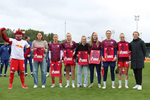 Google Pixel Womens Bundesliga, RB Leipzig Bayer Leverkusen 11 05 2026 At RB, 7 players were bid farewell before the party f l Giovanna Hoffmann 7, RB Leipzig , Marlene Müller 27, RB Leipzig , Rucy Grunenberg 4, RB Leipzig , Luca Graf 26, RB Leipzig , Kyra Spitzner 23, RB Leipzig , Goalkeeper Lina von Schrader 28, RB Leipzig , Victoria Krug 20, RB Leipzig Also in the picture mascot Bulli RB Leipzig left and Viola Odebrecht Head of Womens and Girls Football, RB Leipzig right Football, Google Pixel Womens Bundesliga, Season 2025 2026, 25 Matchday RB Leipzig vs Bayer 04 Leverkusen on 11 05 2026, Training Center Cottaweg, Leipzig DFB REGULATIONS PROHIBIT ANY USE OF PHOTOGRAPHS AS IMAGE SEQUENCES AND OR QUASI VIDEO Copyright: xBEAUTIFULxSPORTS JanxKaeferx
