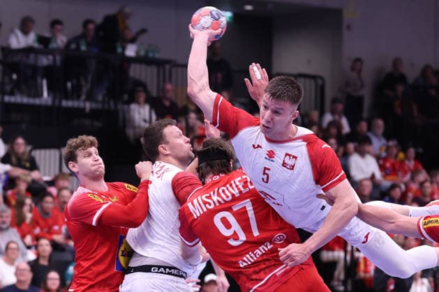 HANDBALL - IHF WC quali, AUT vs POL GRAZ,AUSTRIA,13.MAY.26 - HANDBALL - IHF World Championship, WM, Weltmeisterschaft 2027, European qualification, play off, OEHB international match, Länderspiel, Nationalmannschaft Austria vs Poland. Image shows Kamil Syprzak (Poland), Michael Miskovez (Austria) and Michal Olejniczak (Poland). GEPAxpictures xChrisxBauer