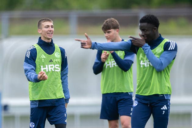 14 05 2026, Football, Training of FC Schalke 04 v l Felipe Sanchez FC Schalke 04 Dylan Leonard FC Schalke 04 , Christian Gomis FC Schalke 04 Gelsenkirchen Training ground FC Schalke 04 NRW Germany xRHR PHOTO YYx Copyright: RHR-FOTOx RHR-FOTO YY