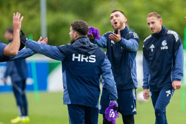 14 05 2026, Football, Training of FC Schalke 04 v l Hasan Kurucay FC Schalke 04 , Timo Becker FC Schalke 04 Gelsenkirchen Training ground FC Schalke 04 NRW Germany xRHR PHOTO YYx Copyright: RHR-FOTOx RHR-FOTO YY
