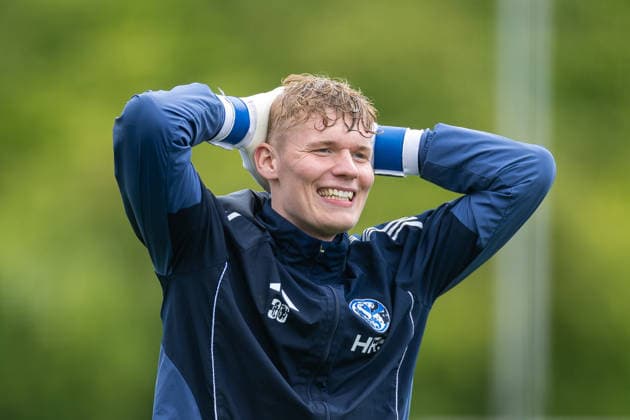 14 05 2026, Soccer, Training of FC Schalke 04 Goalkeeper Johannes Siebeking FC Schalke 04 laughs Gelsenkirchen Training ground FC Schalke 04 NRW Germany xRHR PHOTO YYx Copyright: RHR-FOTOx RHR-FOTO YY