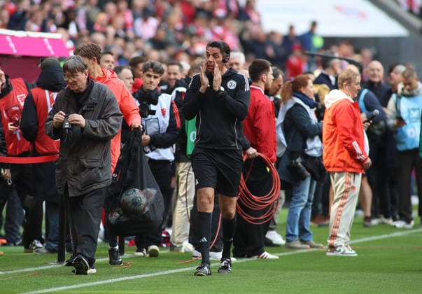 Football, Men, Bundesliga, Season 2025 2026, FC Bayern Munich 1 FC Cologne, Allianz Arena Deniz Aytekin at his last match as referee, sad, tears, crying, emotion, hand in face DFB, DFL regulations prohibit any use of photographs as image sequences and or quasi video