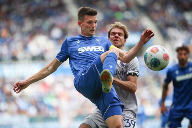 Marvin Wanitzek Karlsruher SC, 10 in duel with Leandro Morgalla VfL Bochum, 39 , Karlsruher SC vs VfL Bochum, 2 Bundesliga, 34 Matchday, 2025 2026, 17 05 2026, DFL REGULATIONS PROHIBIT ANY USE OF PHOTOGRAPHS AS IMAGE SEQUENCES AND OR QUASI VIDEO, Karlsruher SC vs VfL Bochum, 2 Bundesliga, 34 Matchday, 2025 2026, 17 05 2026 Karlsruhe Copyright: xEibner-Pressefoto JanxPrihodax EP_JPA