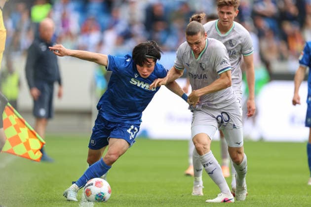 Shio Fukuda Karlsruher SC, 13 in duel with Noah Loosli VfL Bochum, 20 , Karlsruher SC vs VfL Bochum, 2 Bundesliga, Matchday 34, 2025 2026, 17 05 2026, DFL REGULATES PROHIBIT ANY USE OF PHOTOGRAPHS AS IMAGE SEQUENCES AND OR QUASI VIDEO, Karlsruher SC vs VfL Bochum, 2 Bundesliga, Matchday 34, 2025 2026, 17 05 2026 Karlsruhe Copyright: xEibner-Pressefoto JanxPrihodax EP_JPA