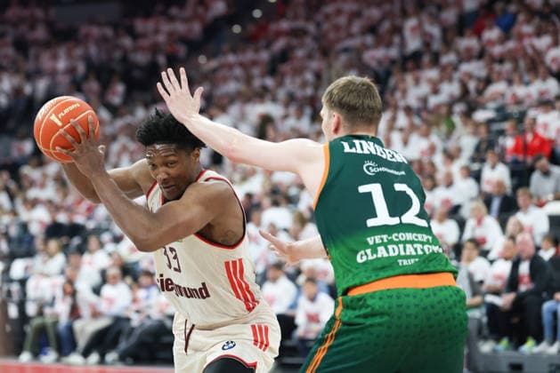 David McCormack FC Bayern Basketball, 33 with Marten Linssen Vet Concept Gladiators Trier, 12 , GER, FC Bayern Basketball vs Vet Concept Gladiators Trier, Basketball, easycredit Basketball Bundesliga, Playoffs, Quarterfinals Season 2025 2026, 17 05 2026, GER, FC Bayern Basketball vs Vet Concept Gladiators Trier, Basketball, easycredit Basketball Bundesliga, Playoffs, Quarterfinals Season 2025 2026, 17 05 2026 Muenchen Copyright: xEibner-Pressefoto JennixMaulx EP_JML