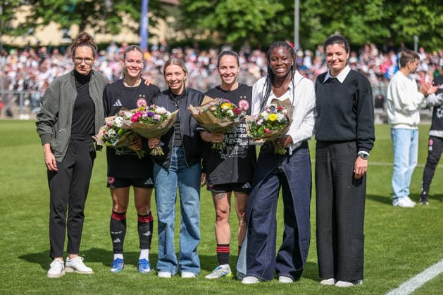 GER, Frankfurt, Eintracht Frankfurt vs Union Berlin, Google Pixel Bundesliga, Football, DFB, Season 2025 2026, Stadion am Brentanobad, 26 Matchday in the picture from l Babett Peter Eintracht Frankfurt , Nadine Riesen Eintracht Frankfurt Women 22 , Elisa Senß Eintracht Frankfurt Women 6 , Geraldine Reuteler Eintracht Frankfurt Women 14 , Nicole Anyomi Eintracht Frankfurt Women 19 and Katharina Kiel Eintracht Frankfurt , last game for Eintracht Frankfurt, emotions, tears, sadness, farewell, last game, farewell, change of club DFB DFL REGULATIONS PROHIBIT ANY USE OF PHOTOGRAPHS AS IMAGE SEQUENCES AND OR QUASI VIDEO, 17 05 2026 Copyright: HMBxMedia HendrikxHamelau