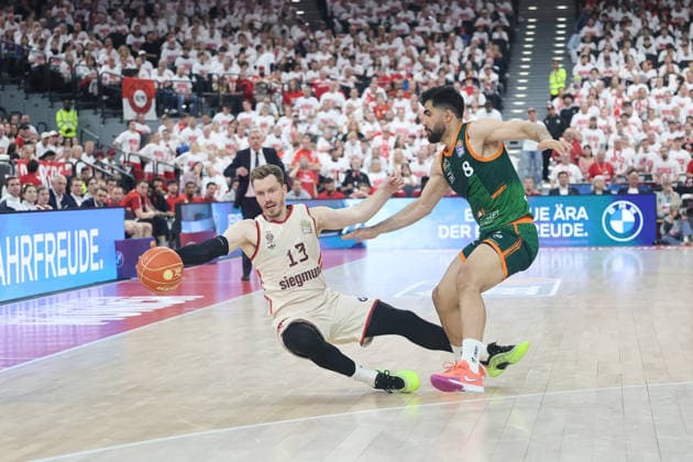 Andreas Obst FC Bayern Basketball, 13 in case with Behnam Yakhchali Dehkordi Vet Concept Gladiators Trier, 08 , GER, FC Bayern Basketball vs Vet Concept Gladiators Trier, Basketball, easycredit Basketball Bundesliga, Playoffs, quarterfinals season 2025 2026, 17 05 2026, GER, FC Bayern Basketball vs Vet Concept Gladiators Trier, Basketball, easycredit Basketball Bundesliga, Playoffs, quarterfinals season 2025 2026, 17 05 2026 Muenchen Copyright: xEibner-Pressefoto JennixMaulx EP_JML