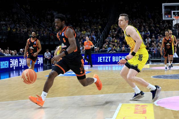 DEU, easyCredit BBL, ALBA vs , 17 05 2026, Mercedes Benz Arena, Berlin, DEU, easyCredit BBL, ALBA vs , pictured Justin Bean ALBA Berlin 34 , TJ Bamba RASTA Vechta 5 nordphotoxGmbHx xEngler nph00076