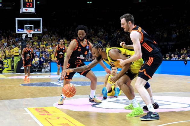 DEU, easyCredit BBL, ALBA vs Rasta Vechta, 17 05 2026, Uber Arena, Berlin, DEU, easyCredit BBL, ALBA vs Rasta Vechta, pictured J Wan Roberts ALBA Berlin 13 , Lloyd Pandi RASTA Vechta 41 , Lars Thiemann RASTA Vechta 21 nordphotoxGmbHx xEngler nph00076