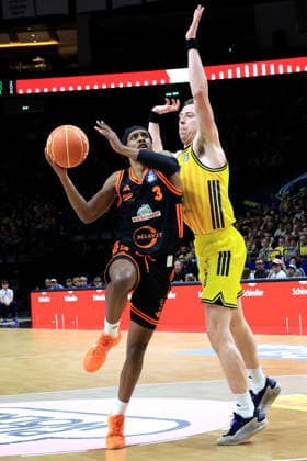 DEU, easyCredit BBL, ALBA vs Rasta Vechta, 17 05 2026, Uber Arena, Berlin, DEU, easyCredit BBL, ALBA vs Rasta Vechta, in the picture Justin Bean ALBA Berlin 34 , Malik Parsons RASTA Vechta 3 nordphotoxGmbHx xEngler nph00076