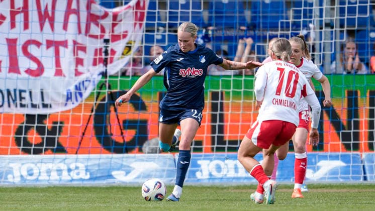 v li Feli Delacauw TSG, 24 , Gina Chmielinski RBL, 10 , Luca Maria Graf RBL, 26 , duel, duel scene, duel, tackle, tackling, dynamics, action, action, 17 05 2026, Sinsheim Hoffenheim Germany , Football, Google Pixel Women Bundesliga, TSG 1899 Hoffenheim RB Leipzig, DFB DFL REGULATIONS PROHIBIT ANY USE OF PHOTOGRAPHS AS IMAGE SEQUENCES AND OR QUASI VIDEO xozx