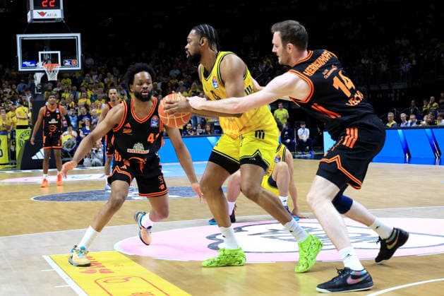 DEU, easyCredit BBL, ALBA vs Rasta Vechta, 17 05 2026, Uber Arena, Berlin, DEU, easyCredit BBL, ALBA vs Rasta Vechta, pictured J Wan Roberts ALBA Berlin 13 , Lloyd Pandi RASTA Vechta 41 , Philipp Herkenhoff RASTA Vechta 14 nordphotoxGmbHx xEngler nph00076