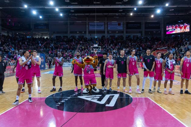 The team of Telekom Baskets Bonn are happy about the victory Telekom Baskets Bonn vs Fitness First Wuerzburg Baskets, Basketball, easy Credit BBL, Playoffs, Quarterfinals, Matchday 2, 2025 2026, 18 05 2026 Telekom Baskets Bonn vs Fitness First Wuerzburg Baskets, Basketball, easy Credit BBL, Playoffs, Quarterfinals, Matchday 2, 2025 2026, 18 05 2026 Bonn Copyright: xEibner-Pressefoto GerhardxWingenderx EP_GWR