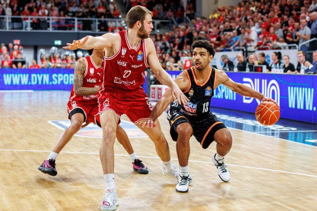 Moritz Krimmer BMA365 Bamberg Baskets, 27 , Mark Smith ratiopharm Ulm, 13 , BMA365 Bamberg Baskets vs ratiopharm Ulm, Basketball, easyCredit BBL, Playoff Quarterfinals, Game 2, 18 05 2026 BMA365 Bamberg Baskets vs ratiopharm Ulm, Basketball, easyCredit BBL, Playoff Quarterfinals, Game 2, 18 05 2026 Bamberg Copyright: xEibner-Pressefoto G.xSantemizx EP_EER