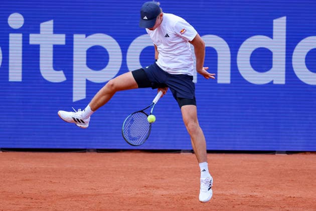 Justin Engel Germany controls the ball and plays it through his legs, Bitpanda Hamburg Open, Bitpanda Hamburg Open, Rothenbaum, May 19, 2026 in Hamburg, Germany Photo by Marco Steinbrenner DeFodi Images Justin Engel Germany controls the ball and plays it through his legs, Bitpanda Hamburg Open, Bitpanda Hamburg Open, Rothenbaum, May 19, 2026 in Hamburg, Germany Photo by Marco Steinbrenner DeFodi Images