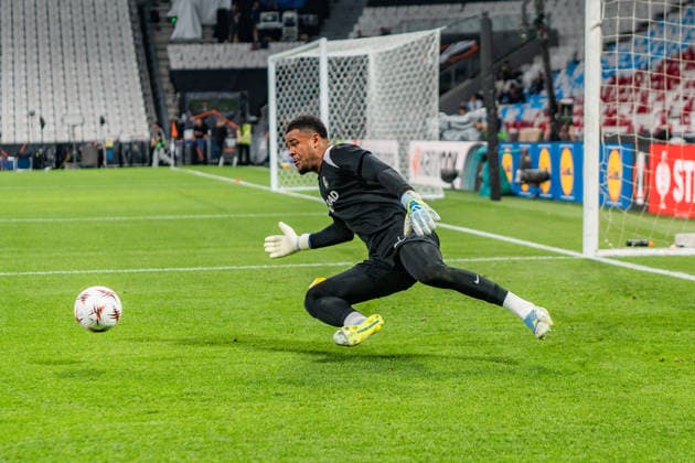 19 05 2026, SC Freiburg vs Aston Villa, UEFA Europa League, Final Matchday 1 Besiktas Square, Besiktas Park, Stadium, Fan festival, Fan Fest, Fans Freiburg Aston Villa, Trophy, Uefa Cup League Trophy, Istanbul 2026 Final Final Training Final Training SC Freiburg in Vodafone Park, Noah Atubolu Copyright: xBahhoxKarax
