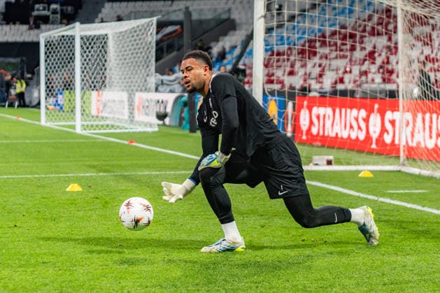 19 05 2026, SC Freiburg vs Aston Villa, UEFA Europa League, Final Matchday 1 Besiktas Square, Besiktas Park, Stadium, Fan festival, Fan Fest, Fans Freiburg Aston Villa, Trophy, Uefa Cup League Trophy, Istanbul 2026 Final Final Training Final Training SC Freiburg in Vodafone Park, Noah Atubolu Copyright: xBahhoxKarax