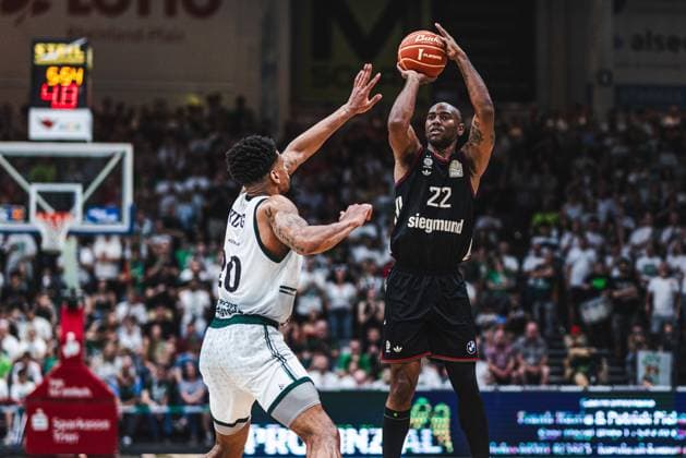 Isiaha Mike FC Bayern Muenchen Basketball in duel with Urald King Gladiators Trier , Vet Concept Gladiators Trier vs FC Bayern Muenchen Basketball, Basketball, easyCredit BBL, Playoffs, Quarterfinals, Game 3, Season 2025 2026, 23 05 2026 Vet Concept Gladiators Trier vs FC Bayern Muenchen Basketball, Basketball, easyCredit BBL, Playoffs, Quarterfinals, Game 3, Season 2025 2026, 23 05 2026 Copyright: xEibner-Pressefoto AlexanderxNeisx EP_ANS