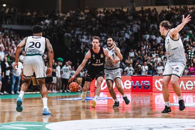 Justus Hollarz FC Bayern Muenchen Basketball in duel with Clayton Guillozet Gladiators Trier , Vet Concept Gladiators Trier vs FC Bayern Muenchen Basketball, Basketball, easyCredit BBL, Playoffs, Quarterfinals, Game 3, Season 2025 2026, 23 05 2026 Vet Concept Gladiators Trier vs FC Bayern Muenchen Basketball, Basketball, easyCredit BBL, Playoffs, Quarterfinals, Game 3, Season 2025 2026, 23 05 2026 Copyright: xEibner-Pressefoto AlexanderxNeisx EP_ANS