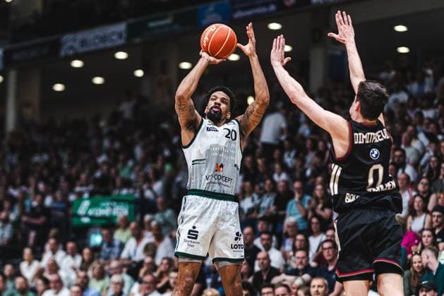 Urald King Gladiators Trier in duel with Neno Dimitrijevic FC Bayern Muenchen Basketball , Vet Concept Gladiators Trier vs FC Bayern Muenchen Basketball, Basketball, easyCredit BBL, Playoffs, Quarterfinals, Game 3, Season 2025 2026, 23 05 2026 Vet Concept Gladiators Trier vs FC Bayern Muenchen Basketball, Basketball, easyCredit BBL, Playoffs, Quarterfinals, Game 3, Season 2025 2026, 23 05 2026 Copyright: xEibner-Pressefoto AlexanderxNeisx EP_ANS