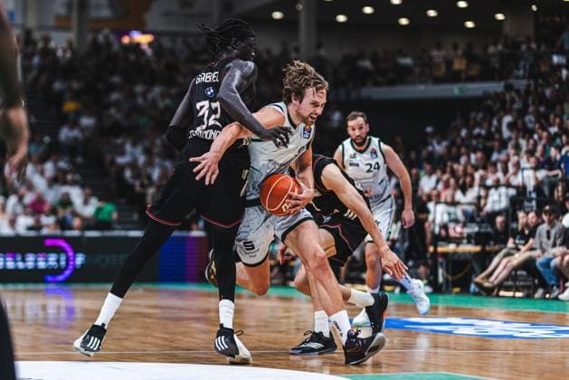Marco Hollersbacher Gladiators Trier in duel with Wenyen Gabriel FC Bayern Muenchen Basketball , Vet Concept Gladiators Trier vs FC Bayern Muenchen Basketball, Basketball, easyCredit BBL, Playoffs, Quarterfinals, Game 3, Season 2025 2026, 23 05 2026 Vet Concept Gladiators Trier vs FC Bayern Muenchen Basketball, Basketball, easyCredit BBL, Playoffs, Quarterfinals, Game 3, Season 2025 2026, 23 05 2026 Copyright: xEibner-Pressefoto AlexanderxNeisx EP_ANS