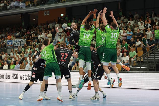 23 05 2026, xovx, Handball Daikin Handball Bundesliga, HSG Wetzlar HC Erlangen v l Andri Runarsson HC Erlangen , Jona Schoch HSG Wetzlar , Maciej Gebala HC Erlangen , Antonio Metzner HC Erlangen , Philipp Ahouansou HSG Wetzlar , Christopher Bissel HC Erlangen , Niklas Theiß HSG Wetzlar , Josip Simic HSG Wetzlar Wetzlar Buderus Arena Hessen Germany EN