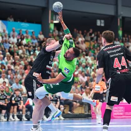Philipp Ahouansou HSG Wetzlar, 19 in duel with Hampus Olsson HC Erlangen, 67 GER, HSG Wetzlar vs HC Erlangen, Handball, 1 Bundesliga, Matchday 32, Season 2025 2026, 23 05 2026 GER, HSG Wetzlar vs HC Erlangen, Handball, 1 Bundesliga, Matchday 32, Season 2025 2026, 23 05 2026 Wetzlar Copyright: xEibner-Pressefoto RenexWeissx EP_RWS