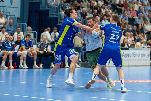 Miro Schluroff, backcourt, VfL Gummersbach 15 , Kristjan Horžen, wing, VfL Gummersbach 27 , Malte Donker, backcourt, TSV GWD Minden 39 , VfL Gummersbach vs TSV GWD Minden, Daikin Handball Bundesliga, Men , Matchday 30, 23 05 2026 Gummersbach NRW Germany Copyright: xkolbert-press MartinxWdziecznyx