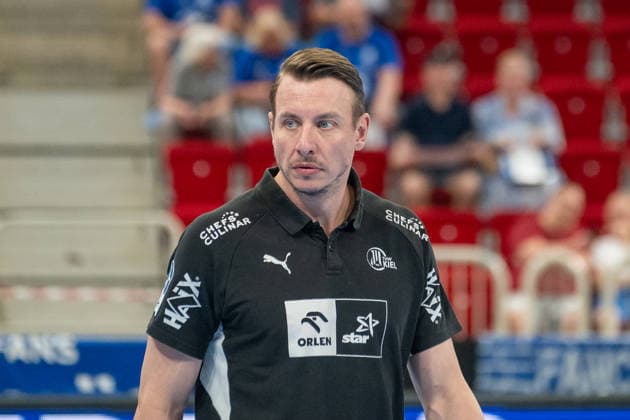Filip Jicha THW Kiel, Coach watches the warm-up of his team Bergischer HC vs THW KIel, Handball, DAIKIN HBL, Matchday 32, Season 2025 2026, 24 05 2026 Bergischer HC vs THW Kiel, Handball, DAIKIN HBL, Matchday 32, Season 2025 2026, 24 05 2026 Duesseldorf Copyright: xEibner-Pressefoto ThomasxHaeslerx EP_THR