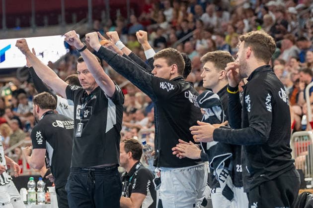 The THW bench celebrates a goal Bergischer HC vs THW KIel, Handball, DAIKIN HBL, Matchday 32, Season 2025 2026, 24 05 2026 Bergischer HC vs THW Kiel, Handball, DAIKIN HBL, Matchday 32, Season 2025 2026, 24 05 2026 Duesseldorf Copyright: xEibner-Pressefoto ThomasxHaeslerx EP_THR