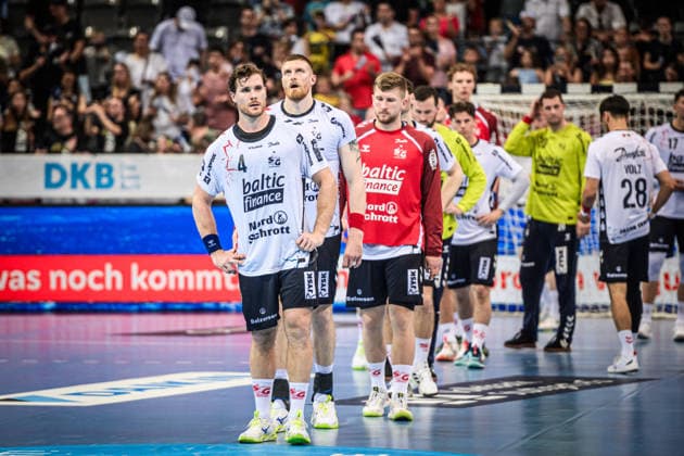 Johannes Golla SG Flensburg Handewitt, 04 , front and team of SG Flensburg Handewitt visibly disappointed after away defeat in Stuttgart GER, TVB Stuttgart SG Flensburg Handewitt, DAIKIN HBL, Handball, Bundesliga, Matchday 32, Season 2025 2026, 24 05 2026 GER, TVB Stuttgart SG Flensburg Handewitt, DAIKIN HBL, Handball, Bundesliga, Matchday 32, Season 2025 2026, 24 05 2026 Stuttgart Copyright: xSandyxDinkelackerx EP_SDR