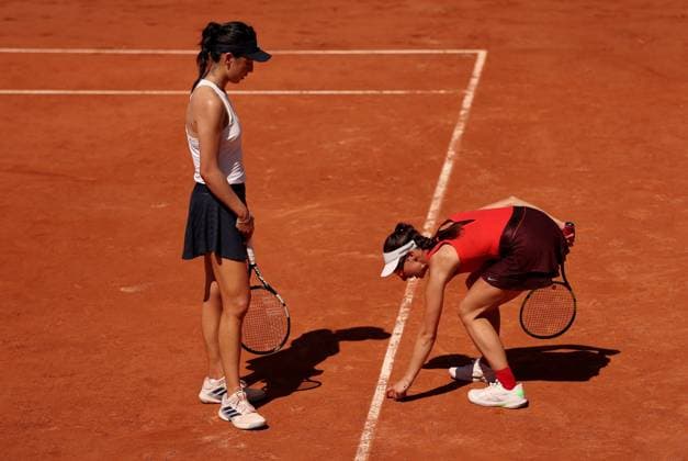 Xinyu Wang of China and Tamara Korpatsch of Germany argue a line call on the same side of the court French Open Tennis, Day Four, Tennis, Roland Garros, Paris, France - 27 May 2026Paris Roland Garros France EDITORIAL USE ONLY No use with unauthorised audio, video, data, fixture lists, club league logos or live services. Online in-match use limited to 120 images, no video emulation. No use in betting, games or single club league player publications. Copyright: xEllaxLing Shutterstockx 16898262dt