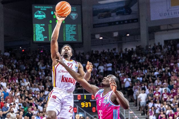 Johnathan Stove Fitness First Wuerzburg Baskets, 22 comes free to throw against Tylan Birts Telekom Baskets Bonn, 05 Telekom Baskets Bonn vs Fitness First Wuerzburg Baskets, Basketball, easy Credit BBL, Playoffs, Quarterfinals, Matchday 5, 2025 2026, 27 05 2026 Telekom Baskets Bonn vs Fitness First Wuerzburg Baskets, Basketball, easy Credit BBL, Playoffs, Quarterfinals, Matchday 5, 2025 2026, 27 05 2026 Bonn Copyright: xEibner-Pressefoto GerhardxWingenx EP_GWR