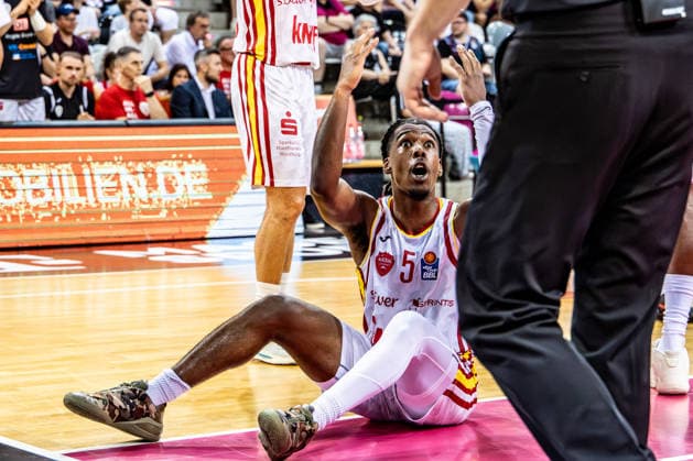 Marcus Carr Fitness First Wuerzburg Baskets, 05 is unhappy with the referees decision and complains excitedly Telekom Baskets Bonn vs Fitness First Wuerzburg Baskets, Basketball, easy Credit BBL, Playoffs, Quarter-finals, Matchday 5, 2025 2026, 27 05 2026 Telekom Baskets Bonn vs Fitness First Wuerzburg Baskets, Basketball, easy Credit BBL, Playoffs, Quarter-finals, Matchday 5, 2025 2026, 27 05 2026 Bonn Copyright: xEibner-Pressefoto GerhardxWingenx EP_GWR