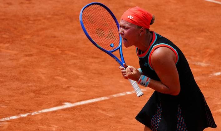 Diana Shnaider celebrates taking the first set against Oleksandra Oliynykova French Open Tennis, Day Seven, Tennis, Roland Garros, Paris, France - 30 May 2026Paris Roland Garros France EDITORIAL USE ONLY No use with unauthorised audio, video, data, fixture lists, club league logos or live services. Online in-match use limited to 120 images, no video emulation. No use in betting, games or single club league player publications. Copyright: xJavierxGarcia Shutterstockx 16898316m