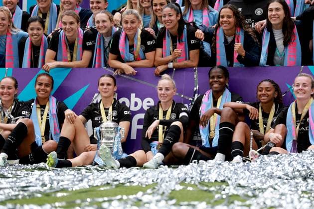 Alex Greenwood of Manchester City (centre) celebrate with the trophy after winning the Adobe Women s FA Cup Brighton and Hove Albion Women v Manchester City Women, Adobe Women s FA Cup Final, Football, Wembley Stadium, London, UK - 31 May 2026London Wembley Stadium United Kingdom EDITORIAL USE ONLY No use with unauthorised audio, video, data, fixture lists, club league logos or live services. Online in-match use limited to 120 images, no video emulation. No use in betting, games or single club league player publications. Copyright: xGeorgexTewkesbury Shutterstockx 16898308dm