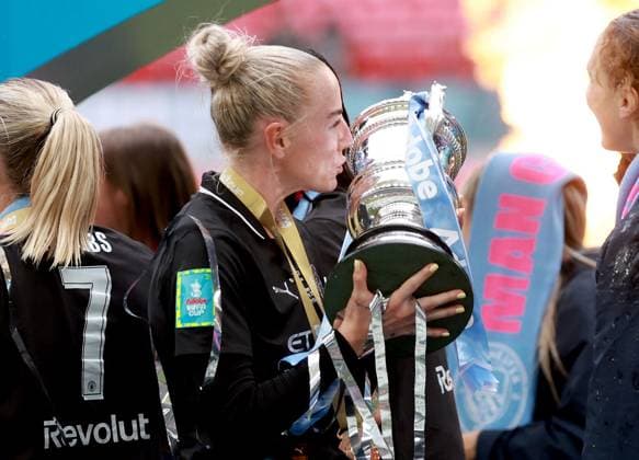 Alex Greenwood of Manchester City celebrates with the trophy after winning the Adobe Women s FA Cup Brighton and Hove Albion Women v Manchester City Women, Adobe Women s FA Cup Final, Football, Wembley Stadium, London, UK - 31 May 2026London Wembley Stadium United Kingdom EDITORIAL USE ONLY No use with unauthorised audio, video, data, fixture lists, club league logos or live services. Online in-match use limited to 120 images, no video emulation. No use in betting, games or single club league player publications. Copyright: xGeorgexTewkesbury Shutterstockx 16898308dj