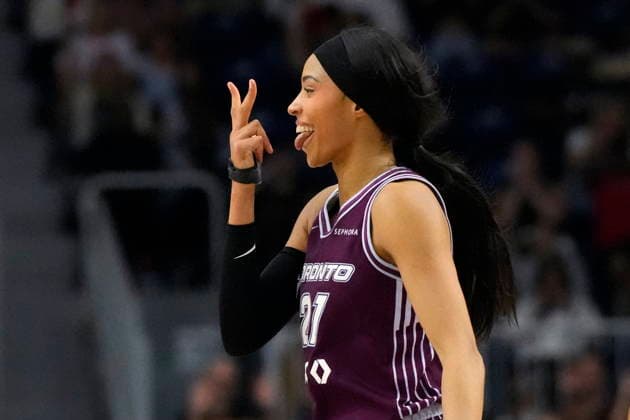 June 7, 2026, Toronto, On, CANADA: Toronto Tempo forward Isabelle Harrison, right, celebrates her three-point basket against the Chicago Sky during fourth quarter WNBA, Basketball Damen, USA action in Toronto, Sunday, June 7, 2026. Canada News - June 7, 2026 - ZUMAc35_ 20260607_zaf_c35_043 Copyright: xFrankxGunnx