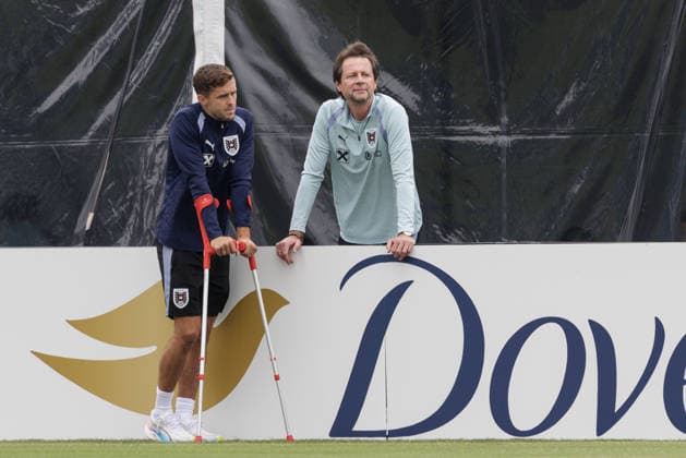 FOOTBALL - FIFA World Cup, WM, Weltmeisterschaft, Fussball 2026, preview SANTA BARBARA,CALIFORNIA,USA,13.JUN.26 - FOOTBALL - FIFA World Cup 2026, USA, Mexico, Canada, preview, OEFB, Oesterreichischer Fussball-Bund, training team AUT. Image shows Christoph Baumgartner (AUT) and sporting director Peter Schoettel (OEFB). GEPAxpictures xArminxRauthner