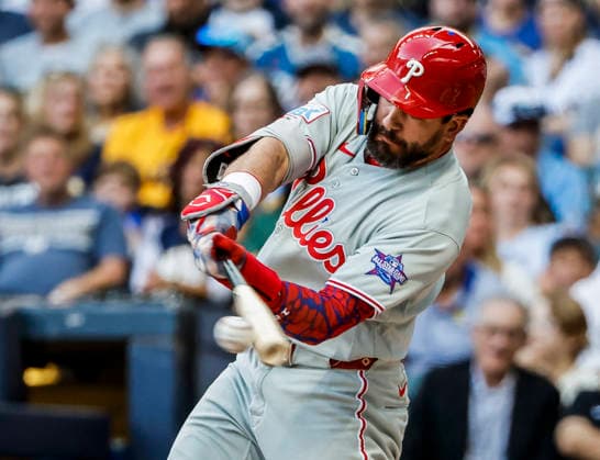 Philadelphia Phillies designated hitter Kyle Schwarber hits a single in the third inning of the MLB, Baseball Herren, USA game between the Philadelphia Phillies and the Milwaukee Brewers at American Family Field in Milwaukee, Wisconsin on Saturday, June 13, 2026. MIL20260613810 TANNENxMAURY
