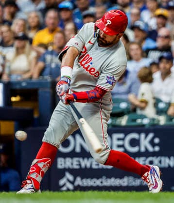 Philadelphia Phillies designated hitter Kyle Schwarber hits a single in the sixth inning of the MLB, Baseball Herren, USA game between the Philadelphia Phillies and the Milwaukee Brewers at American Family Field in Milwaukee, Wisconsin on Saturday, June 13, 2026. MIL20260613830 TANNENxMAURY